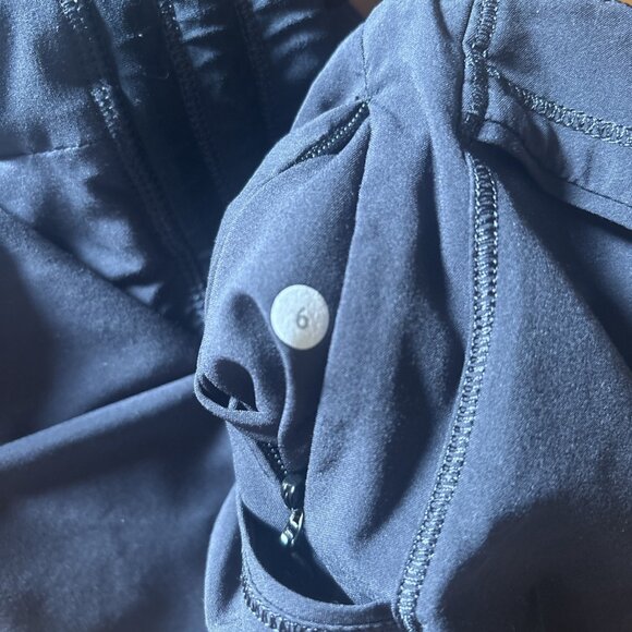 Lululemon Black Running Shorts Ladies Size 6 Zip Pocket - Picture 5 of 6